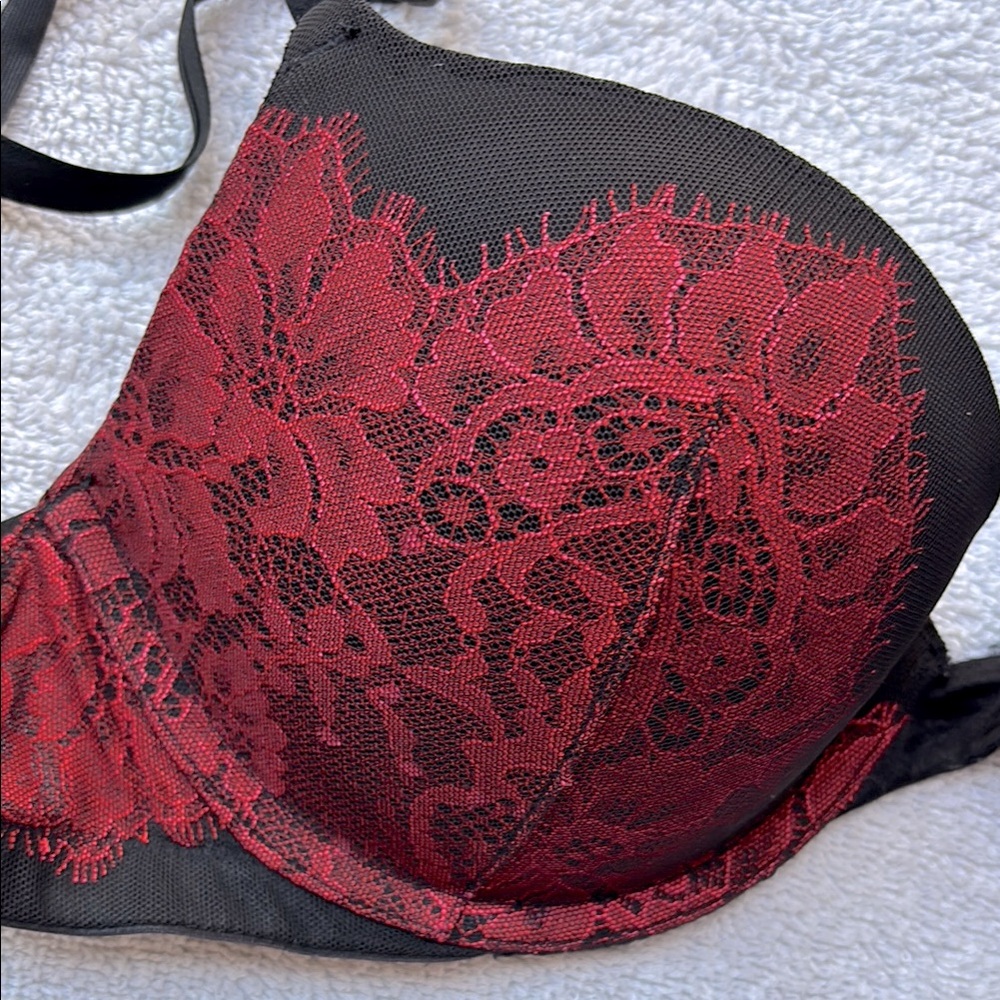 Victoria’s Secret Elegant Red Lace Women's push-up Bra 34C